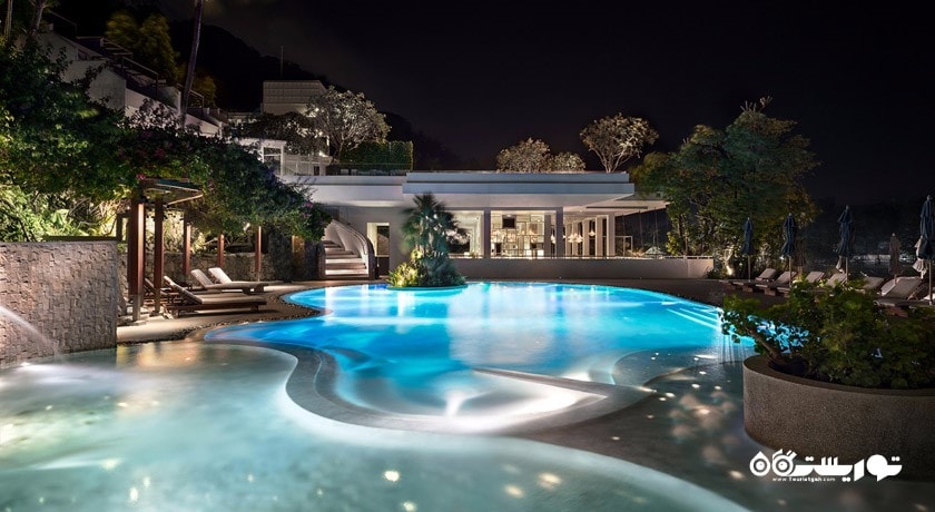 نمای استخر روباز و ساختمان هتل