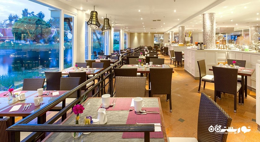 نمای رستوران آسیایی مارکت پلیس