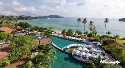 چشم انداز استخر و ساحل اختصاصی هتل