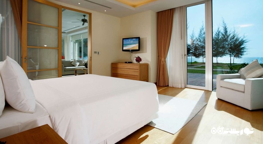 نمای تخت بزرگ ویلا لاکچری دوخوابه
