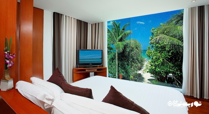 تخت بزرگ سوئیت با چشم انداز دریا