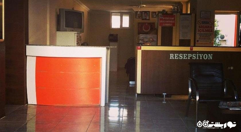 نمای میز پذیرش هتل