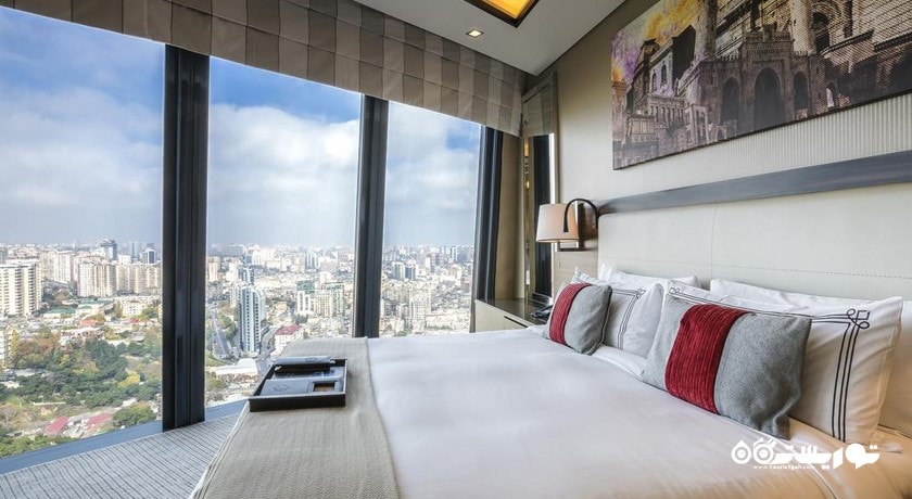 تخت بزرگ سوئیت سیگنیچر با چشم انداز شهر
