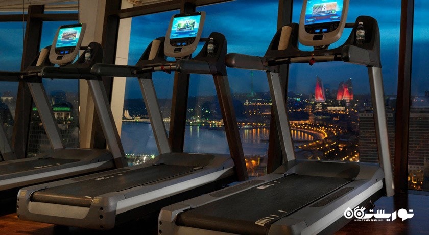 نمای تردمیل های سالن ورزشی هتل