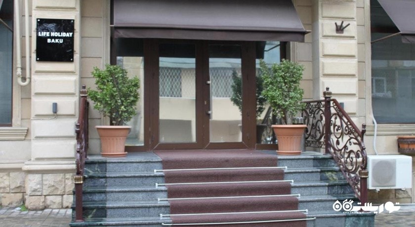 درب ورودی هتل لایف هالیدی باکو