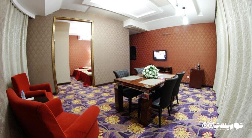 میزغذاخوری و نشیمن  اتاق دلوکس