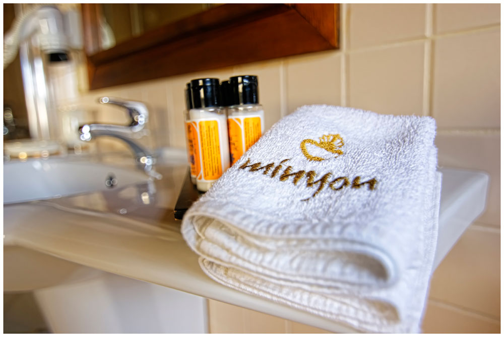 حوله و لوازم بهداشتی حمام