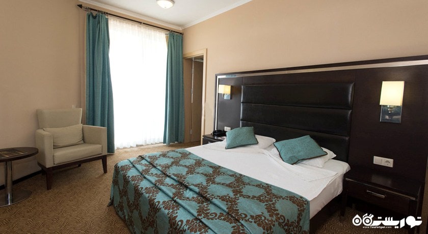 تخت بزرگ اتاق لارج