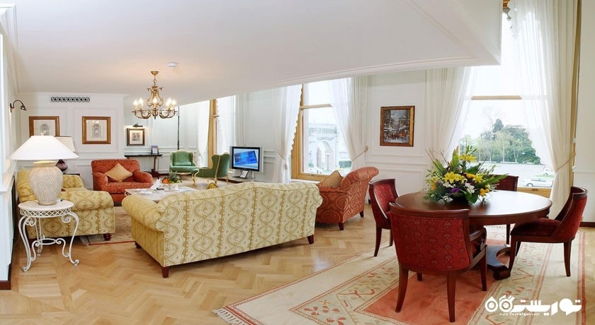 محوطه نشیمن سوئیت پلس کورنر سه خوابه