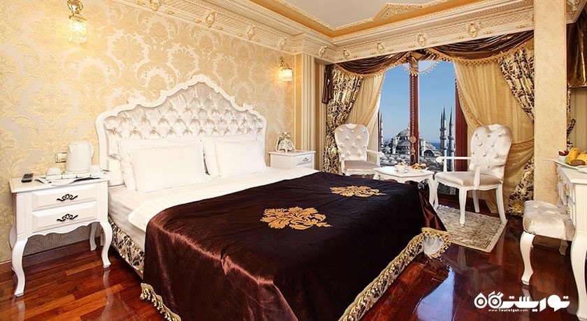 تخت بزرگ اتاق دلوکس
