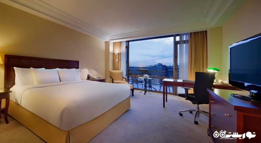 نمای تخت بزرگ اتاق اگزکیوتیو