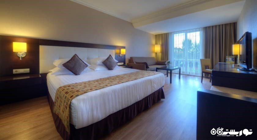 تخت بزرگ سوئیت هتل	