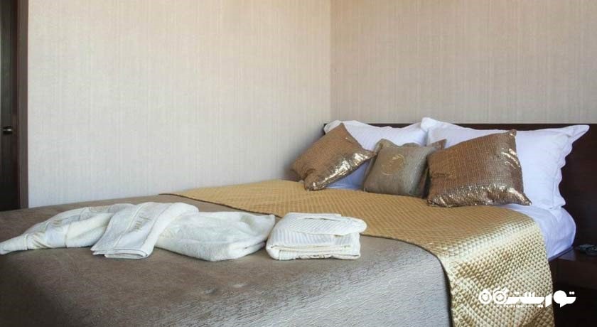 تخت بزرگ اتاق کانکتینگ	