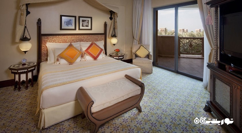 نمای تخت بزرگ ویلای رویال