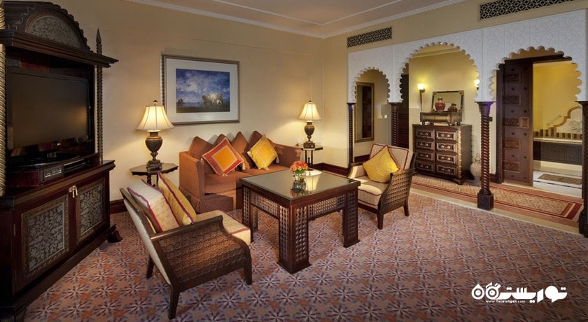 محوطه نشیمن ویلای رویال