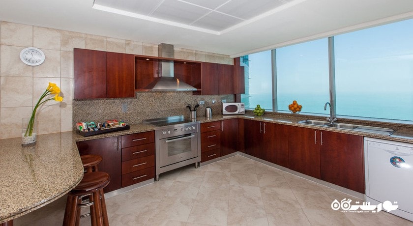 نمای آشپزخانه آپارتمان چهارخوابه