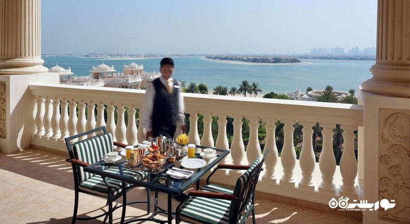 چشم انداز بالکن سوئیت سه خوابه