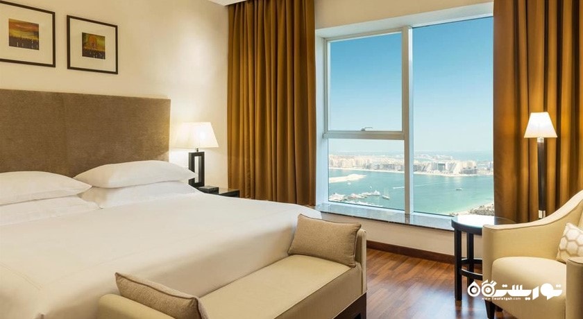 تخت بزرگ آپارتمان دوخوابه رزیدنس