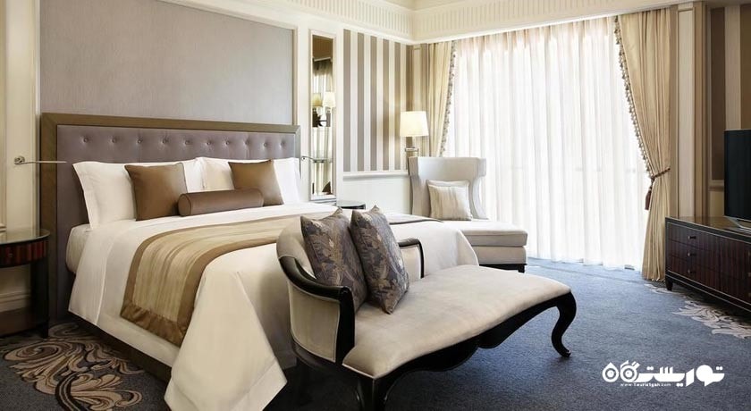 نمای تخت بزرگ سوئیت هتل