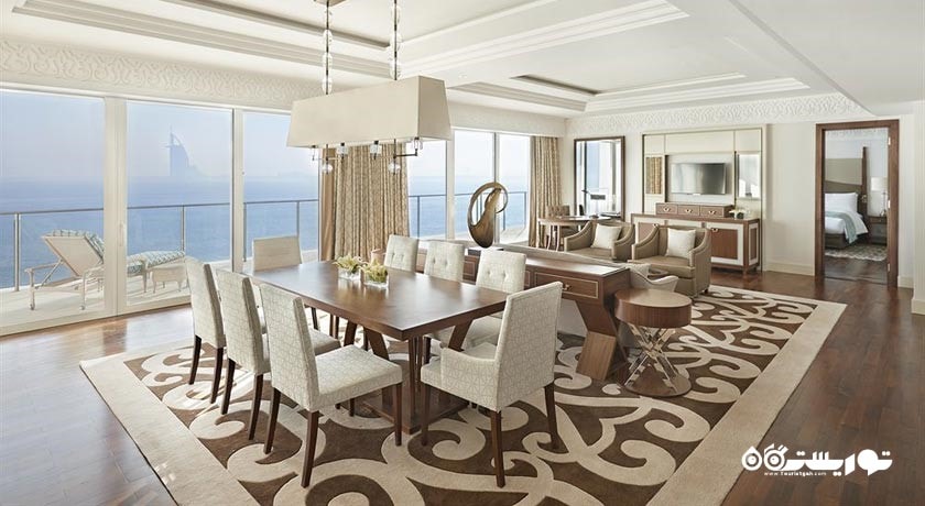 نمای میز غذاخوری سوئیت هتل