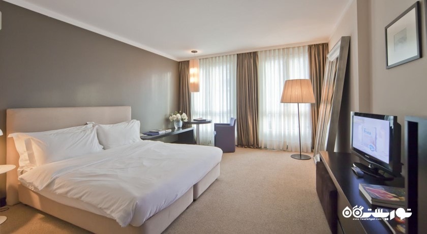 نمای تخت بزرگ سوئیت هتل