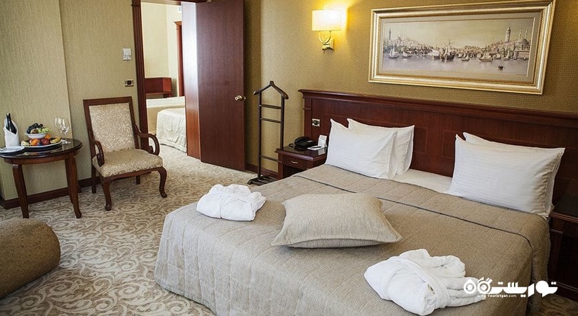 نمای تخت بزرگ سوئیت گرند