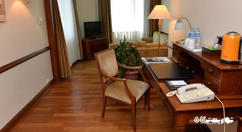 نمای میز کار سوئیت فمیلی