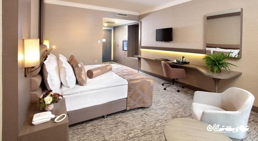 نمای تخت بزرگ اتاق لاکچری