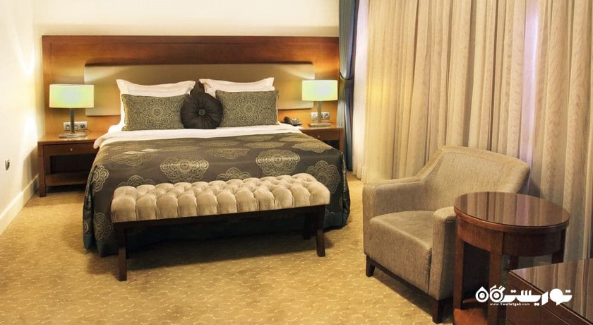 نمای تخت بزرگ سوئیت هتل