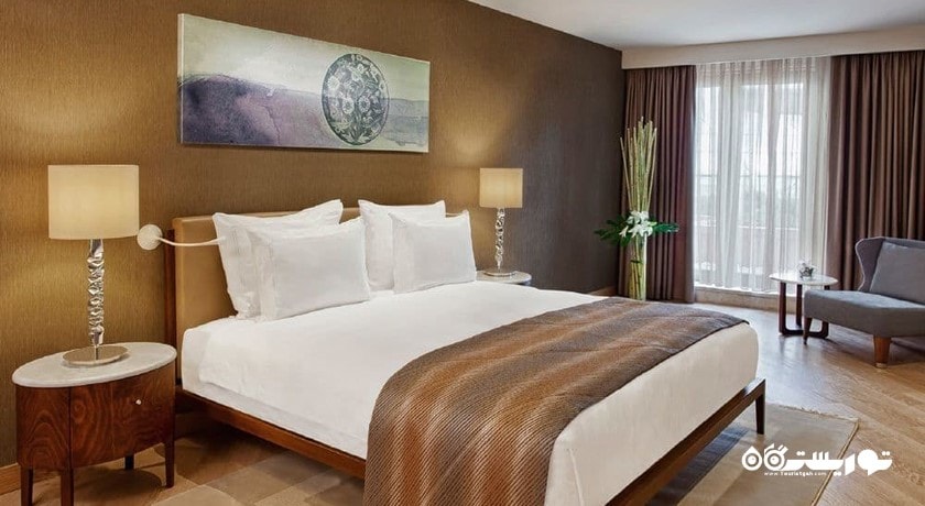 نمای تخت بزرگ سوئیت یک خوابه