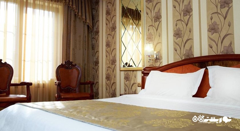 سوئیت هتل کانتیننت کرون پلس