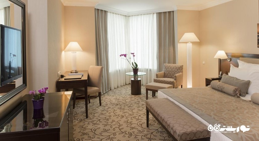 نمای تخت بزرگ اتاق اگزکیوتیو