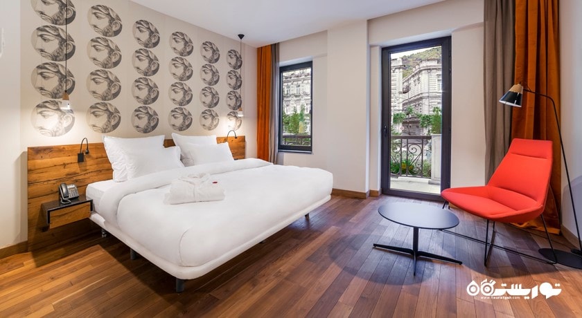 نمای تخت بزرگ اتاق سوپریور