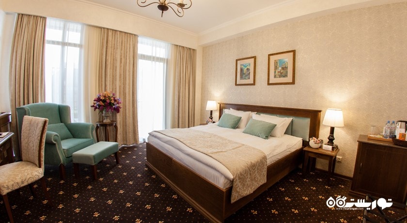 نمای تخت بزرگ اتاق دبل