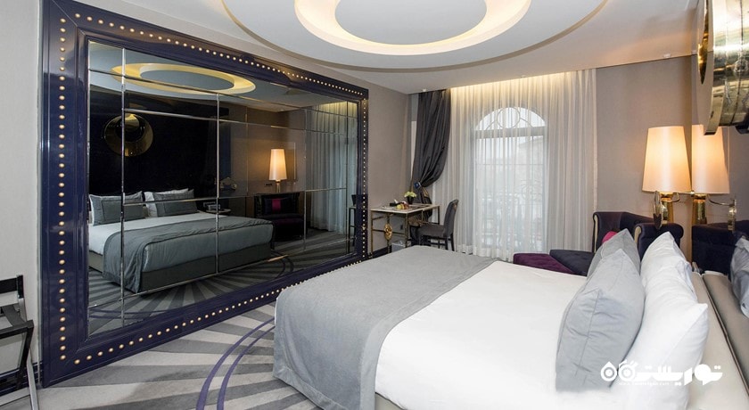 تخت بزرگ اتاق دلوکس با تراس