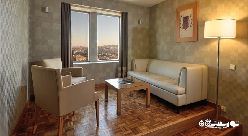 محوطه نشیمن سوئیت کرنر