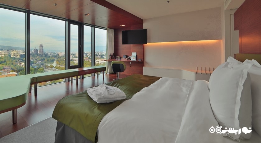 نمای تخت بزرگ اتاق سوپریور