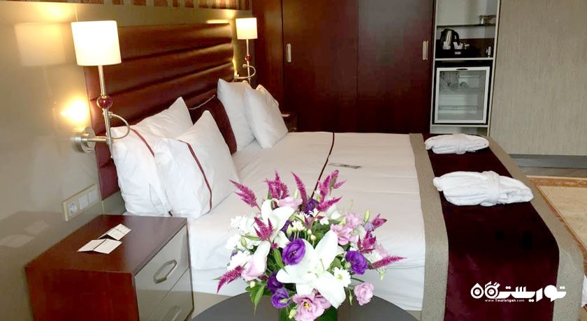 نمای تخت بزرگ سوئیت هتل