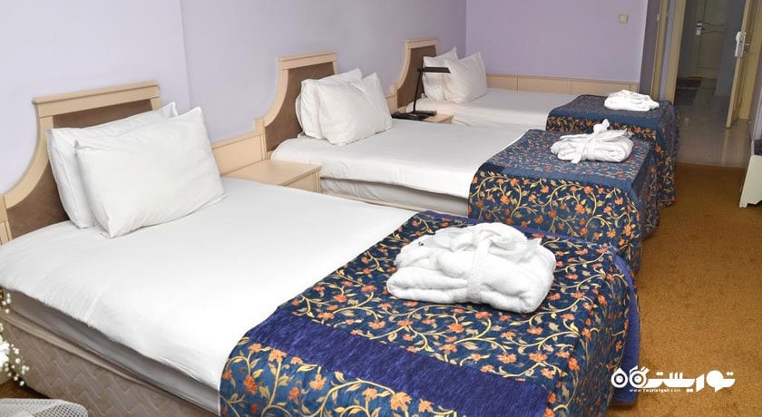 نمای تخت های اتاق تریپل