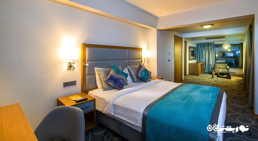 نمای تخت بزرگ ویلا دلوکس