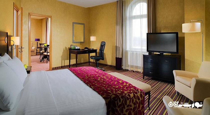 نمای تخت بزرگ سوئیت هتل