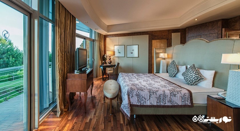 نمای تخت بزرگ ویلا وی آی پی