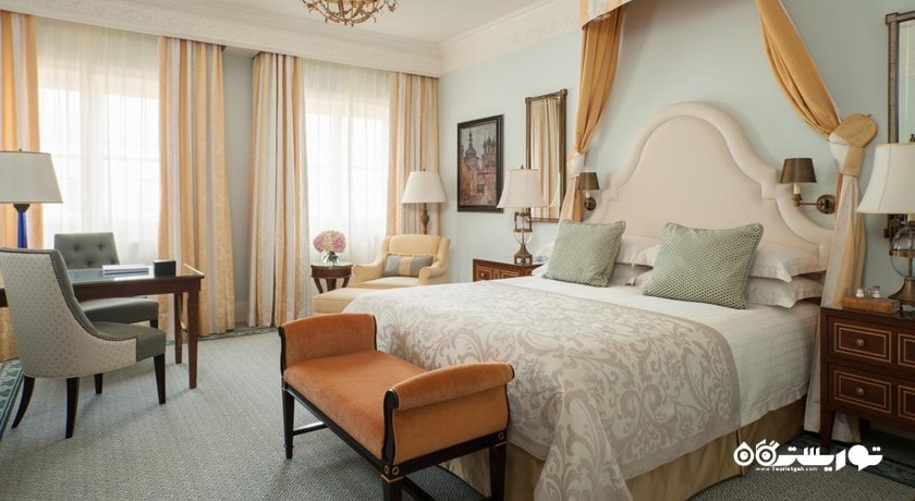 نمای تخت بزرگ اتاق دلوکس