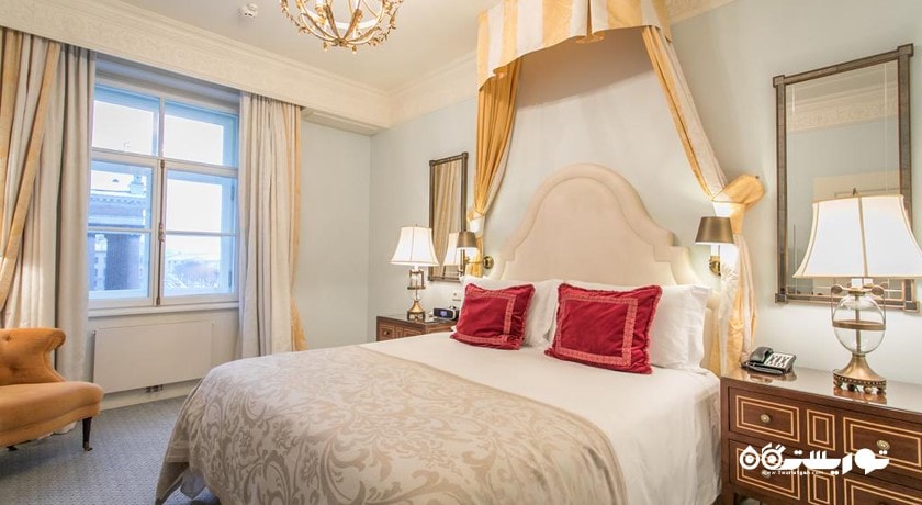 نمای تخت بزرگ اتاق فور سیزنز