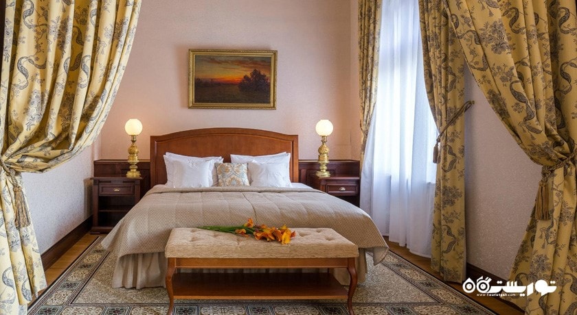 نمای تخت بزرگ سوئیت اگزکیوتیو