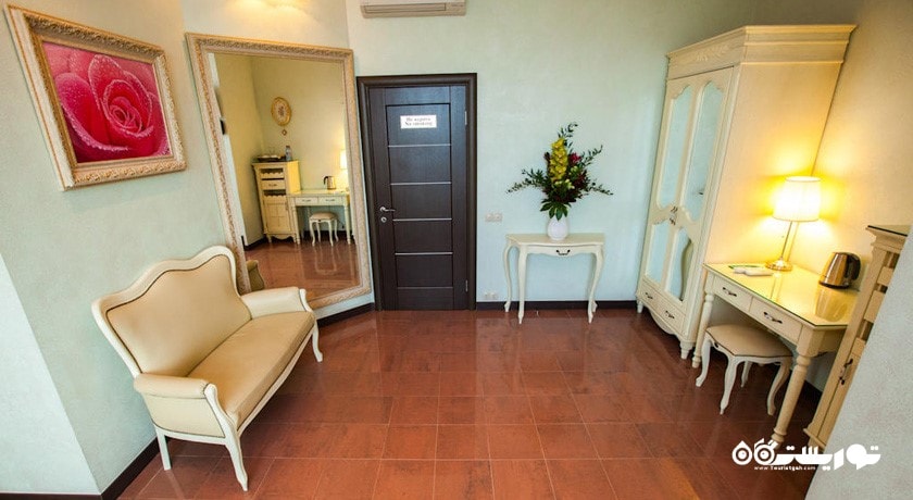 مبلمان و میز تحریر اتاق استاندارد