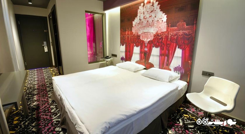 نمای تخت بزرگ اتاق سوپریور