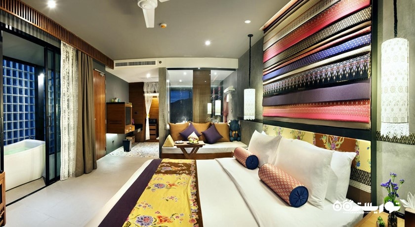 تخت بزرگ اتاق دلوکس با جکوزی