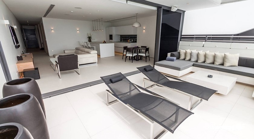 محوطه نشیمن ویلا دوخوابه