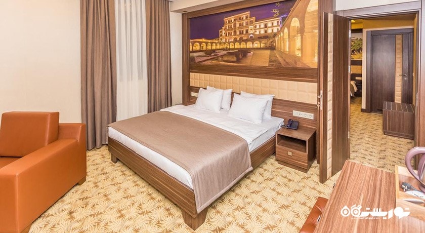 نمای تخت بزرگ اتاق فمیلی